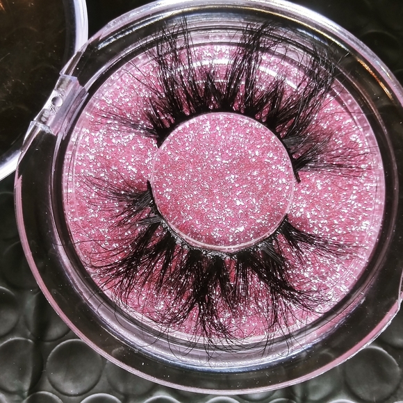 Mink'd Lashes - Picture 6 of 7